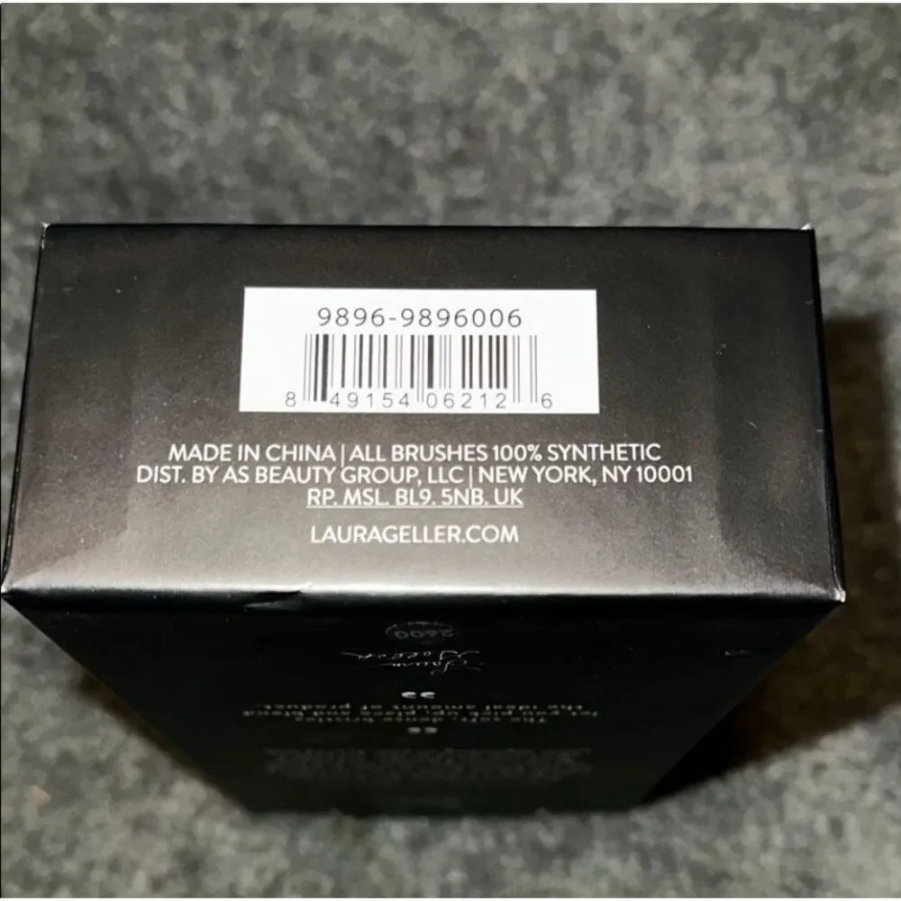 Laura Geller Blending Beauties Face Brush Set Sealed, never opened.